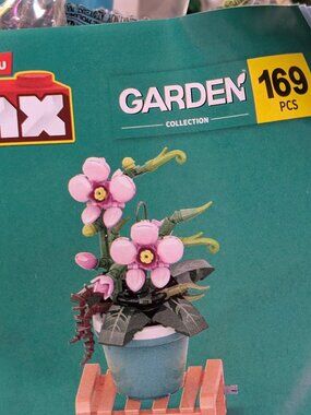 Zuru Max Garden Collection 169 pieces Never Opened